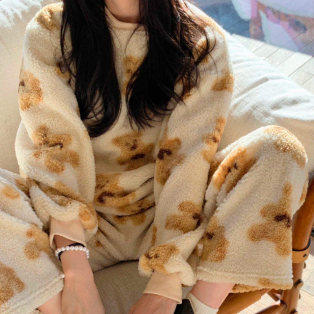 Pyjama set with fluffy bear print – Alexandra