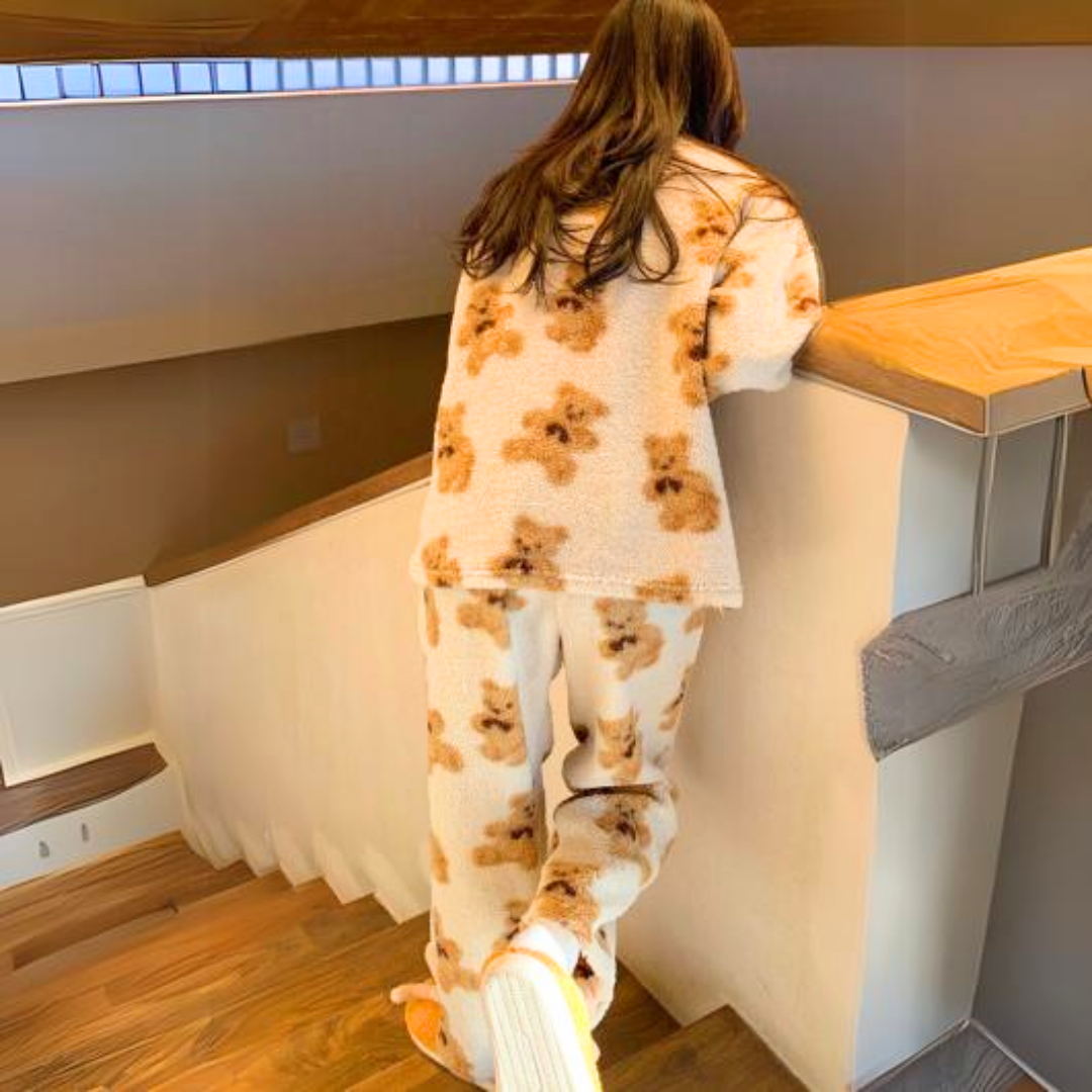Pyjama set with fluffy bear print – Alexandra
