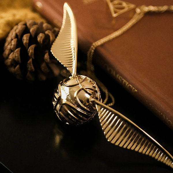Ring Box with Golden Wings – Luxurious Portable Jewellery Case