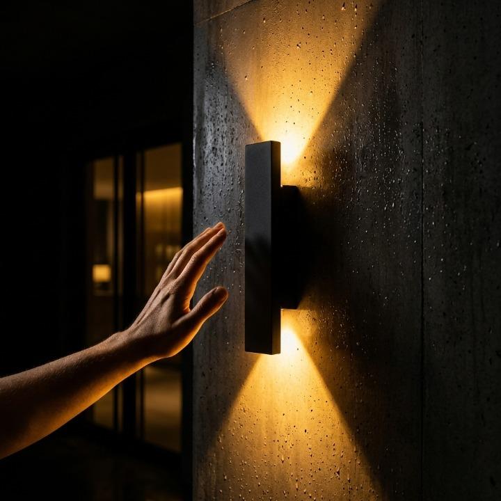 External LED Wall Light with Up-and-Down Beam – Weatherproof, IP65-rated