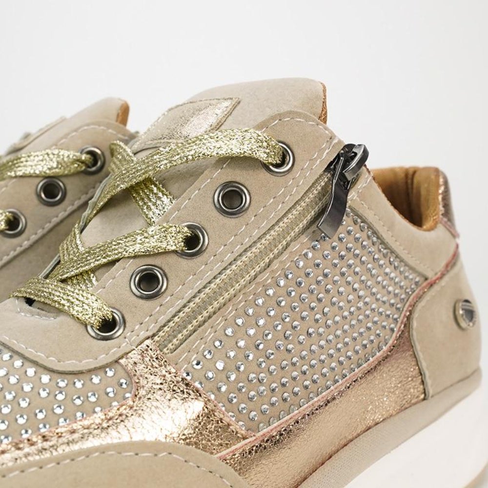 Comfortable women's shoes with arch support and non-slip sole