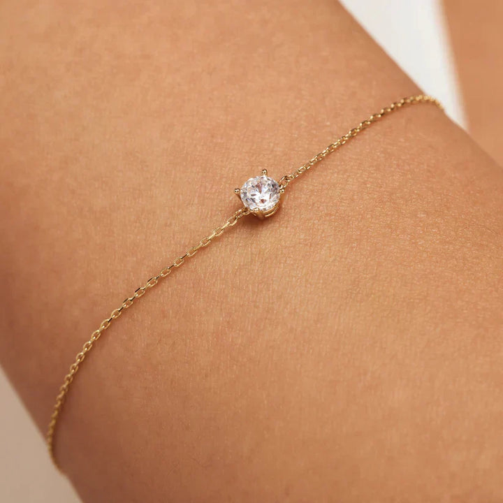 Elegant White Gold Bracelet with Refined Details