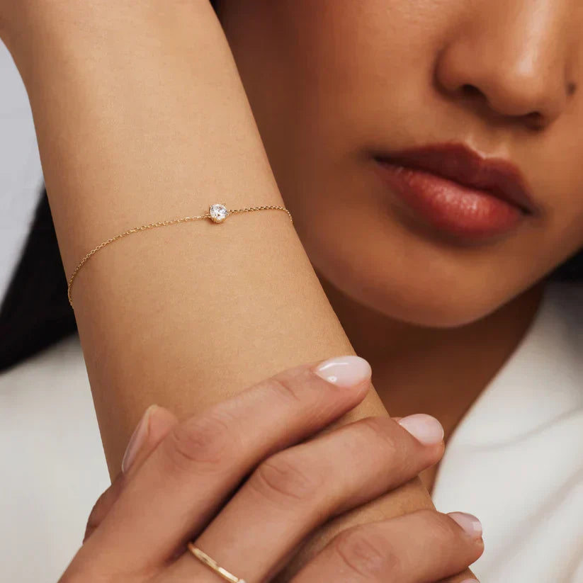 Elegant White Gold Bracelet with Refined Details