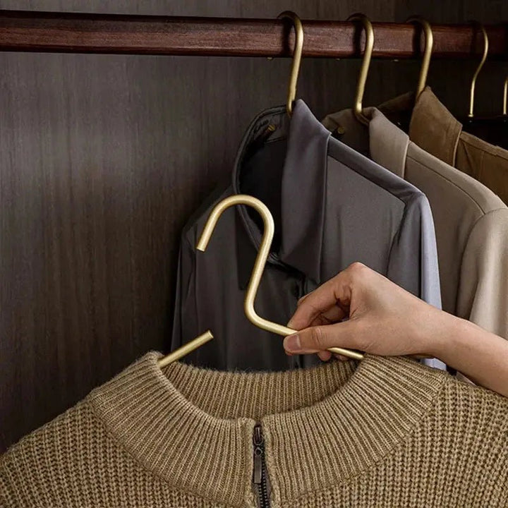 Luxury Non-Slip Clothes Hangers – Closura