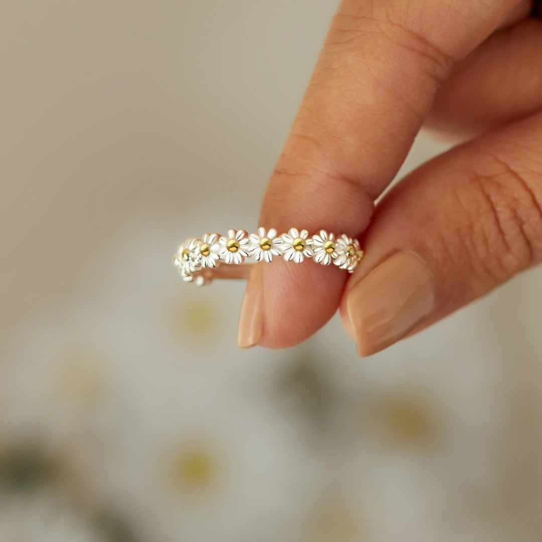 Refined silver flower ring