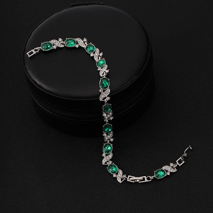 Elegant White Gold Bracelet with Refined Details