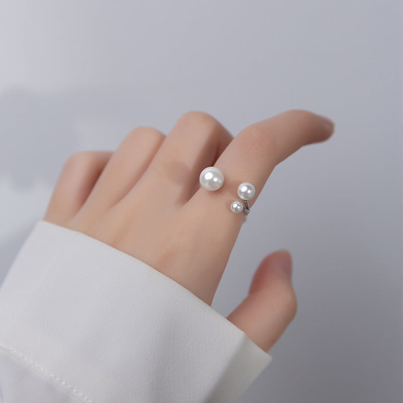 Elegant freshwater pearl ring with refined adjustability