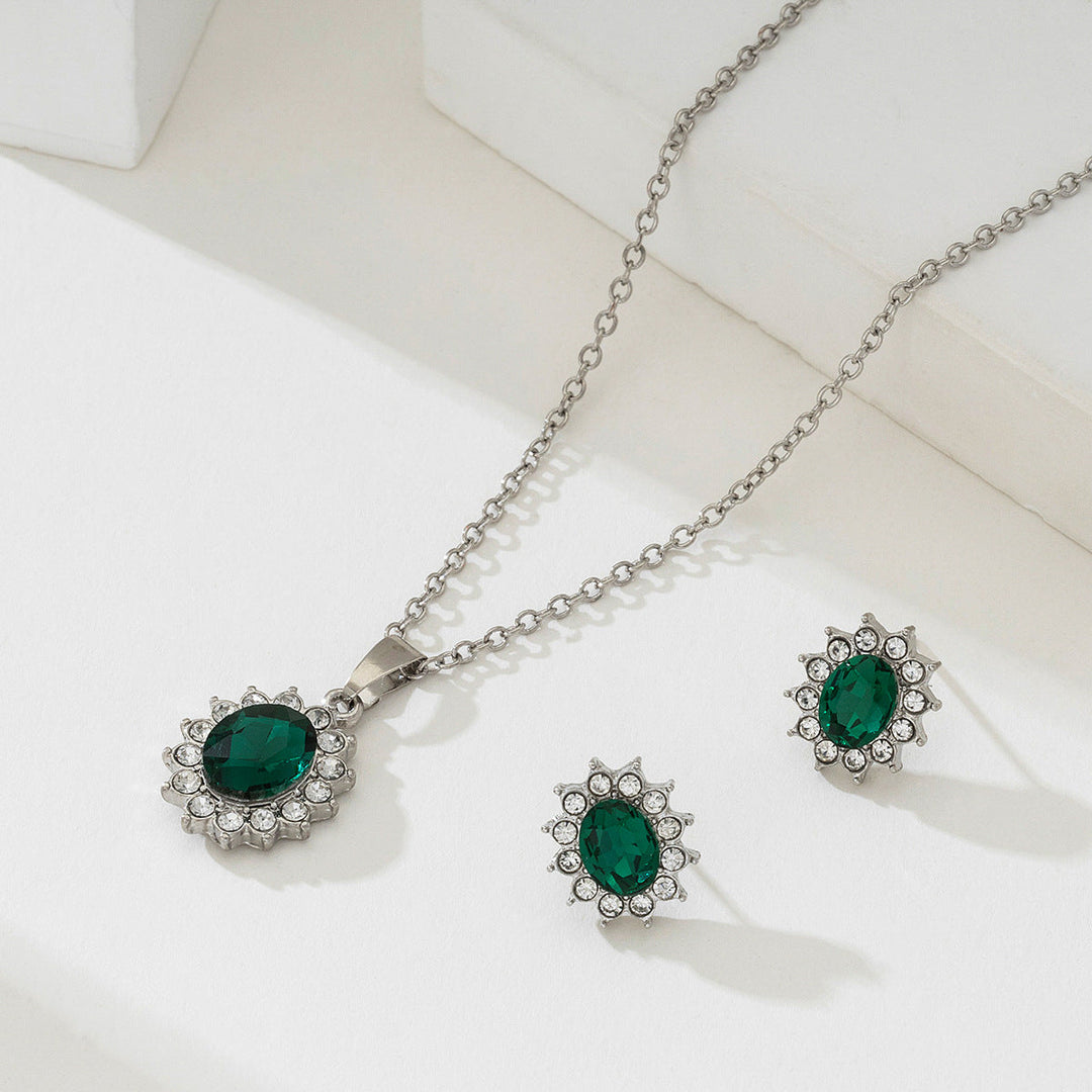 Elegant White Gold Jewellery Set with Refined Details