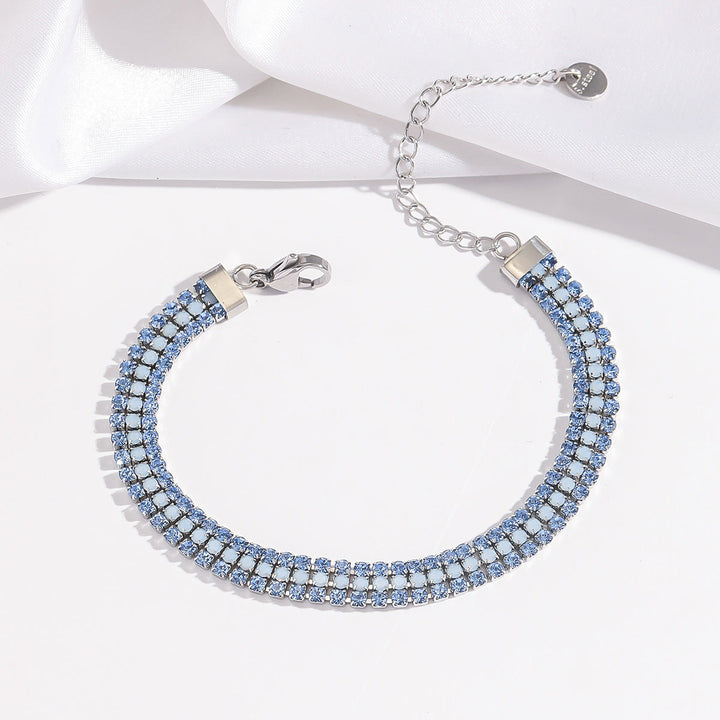 Elegant white gold bracelet with refined shine