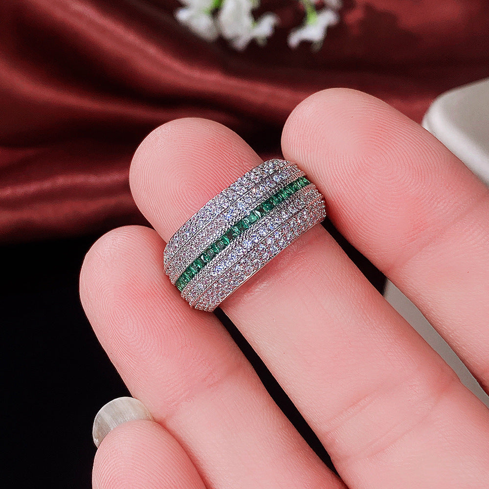 Elegant White Gold Ring with Refined Design