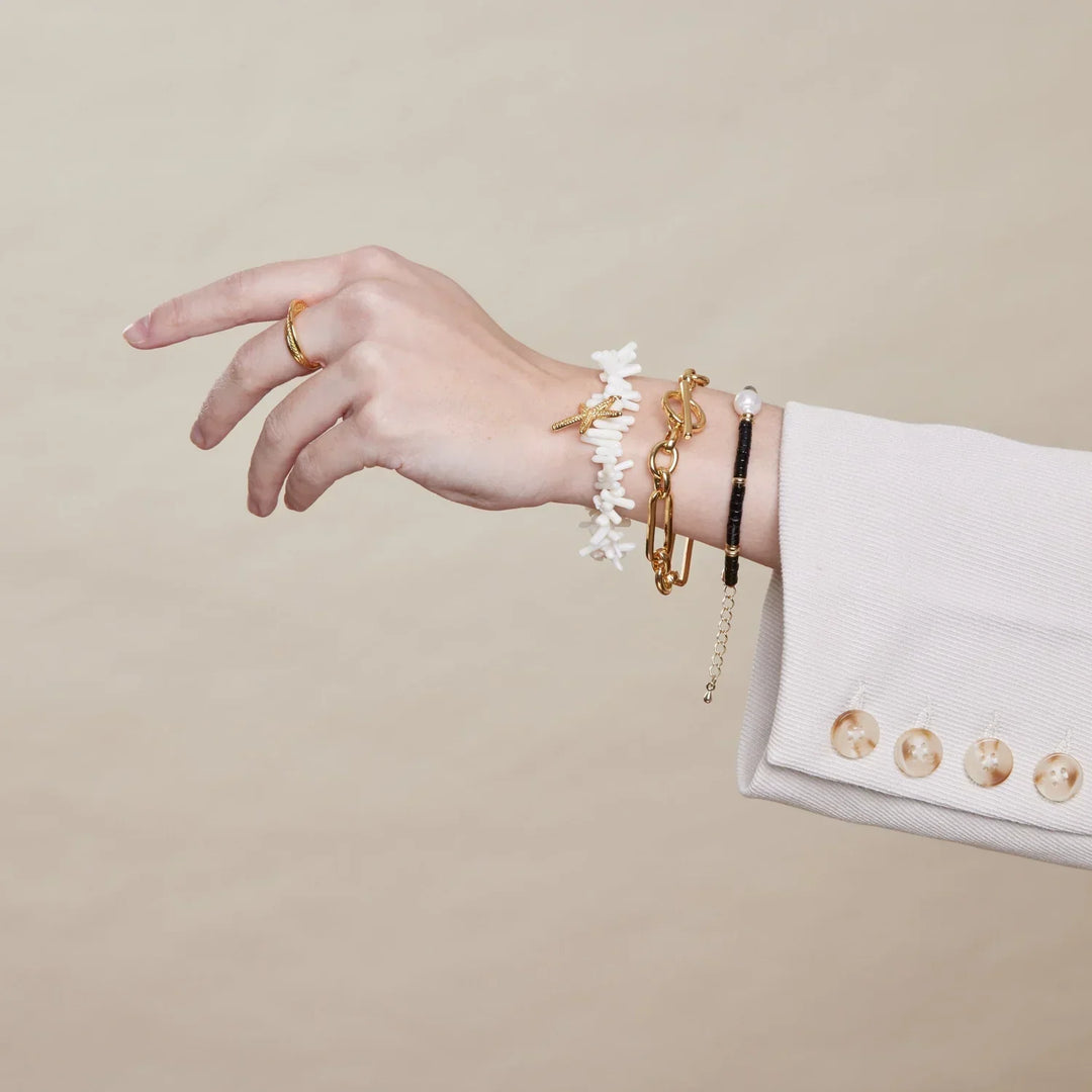 Elegant T-bar bracelet in white gold
