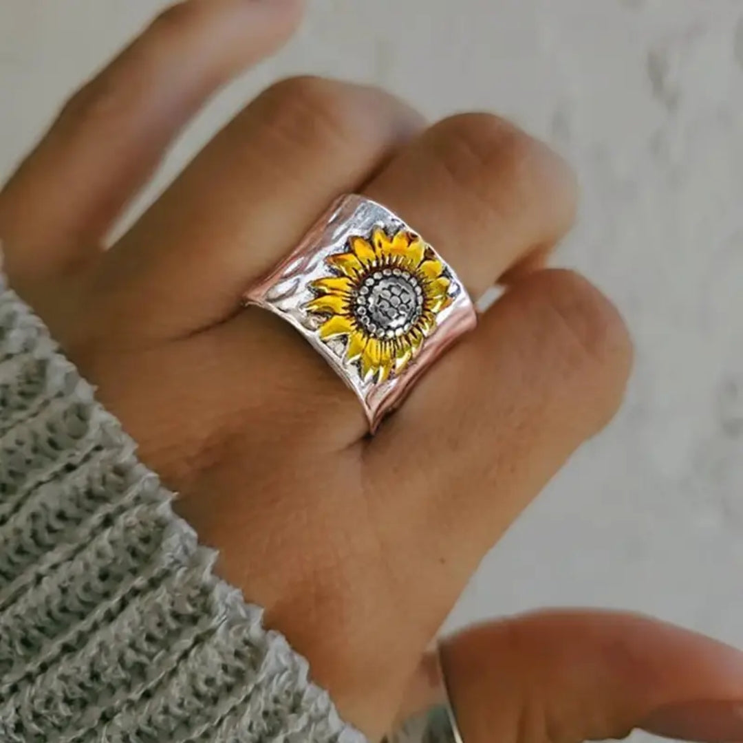 Sunflower Ring in Silver
