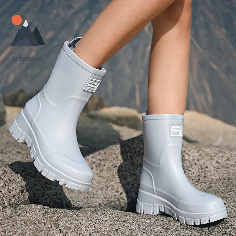 Ladies' Chelsea waterproof ankle boots with block heel & patterned sole – Saphira
