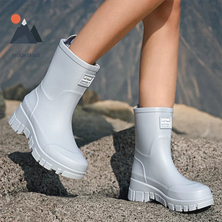 Ladies' Chelsea waterproof ankle boots with block heel & patterned sole – Saphira