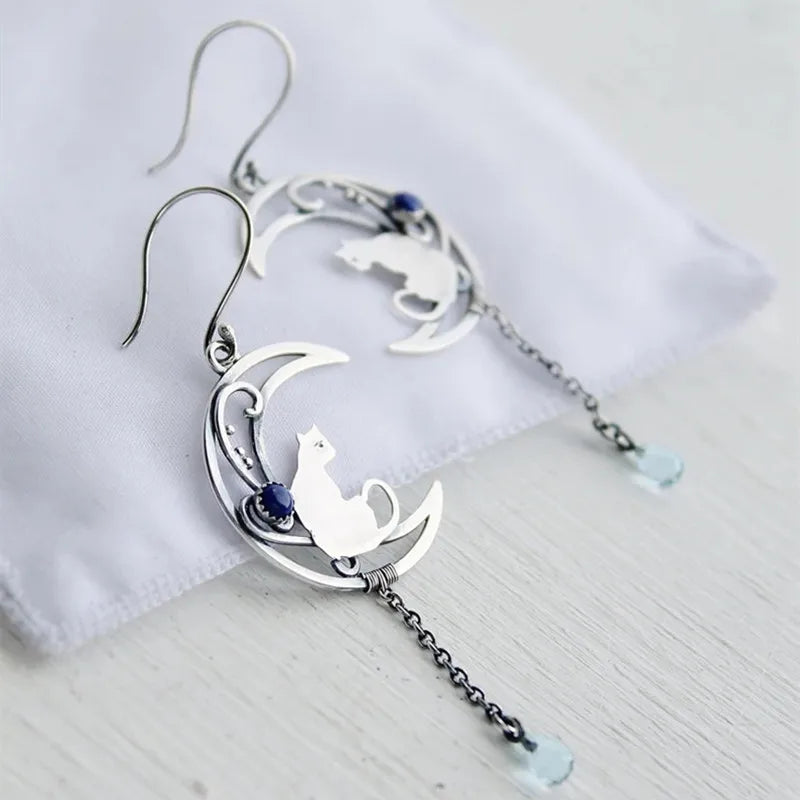 Moonlight Cat Earrings – Vintage Half-Moon Design with Lapis Lazuli Gemstone