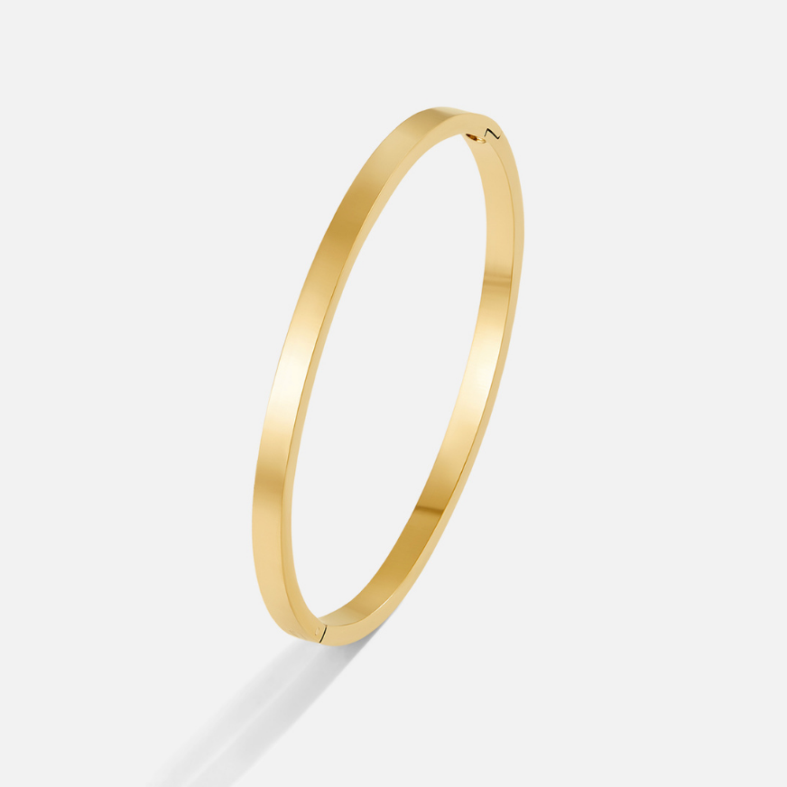 Elegant gold bangle with refined lines