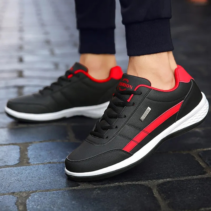 Elegant men's leather trainers with front lacing and side panel