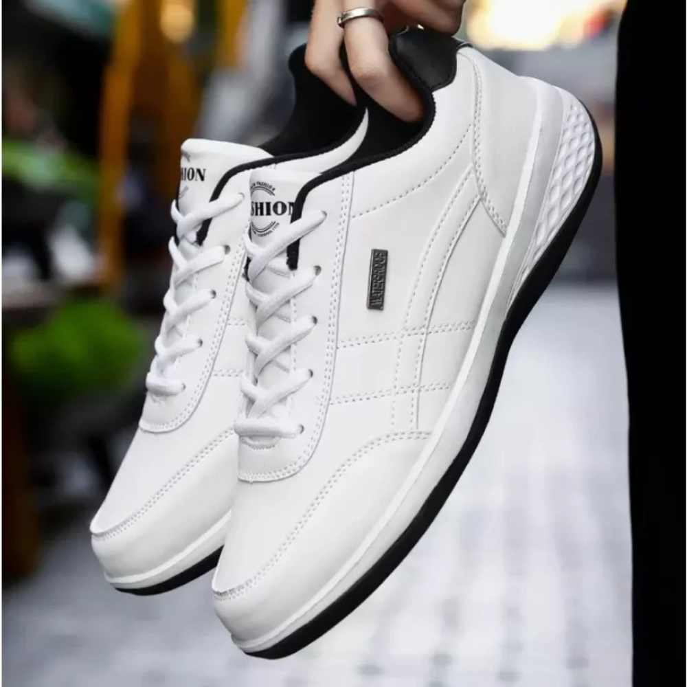 Elegant men's leather trainers with front lacing and side panel