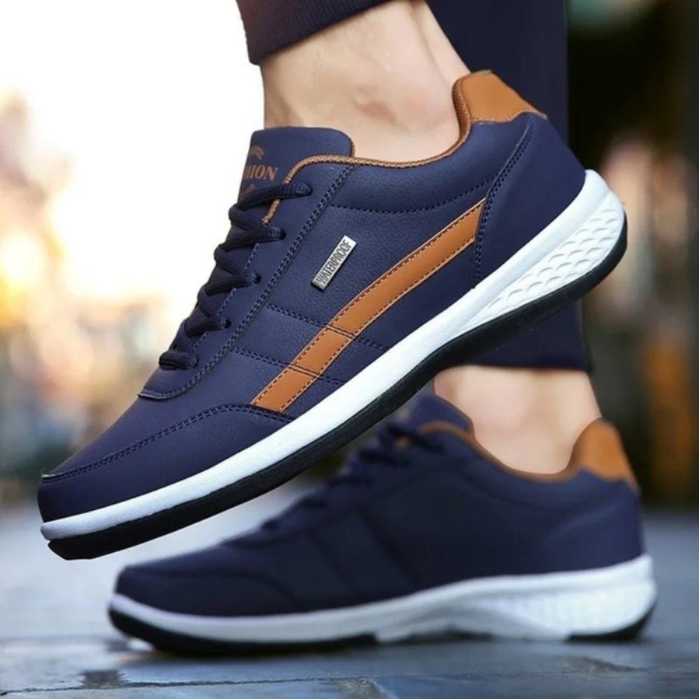 Elegant men's leather trainers with front lacing and side panel