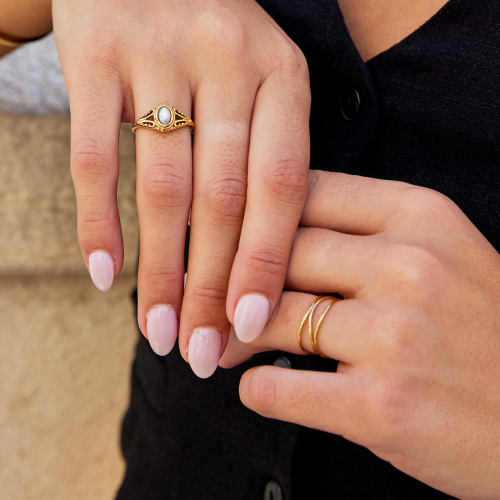 Elegant pearl ring in antique silver