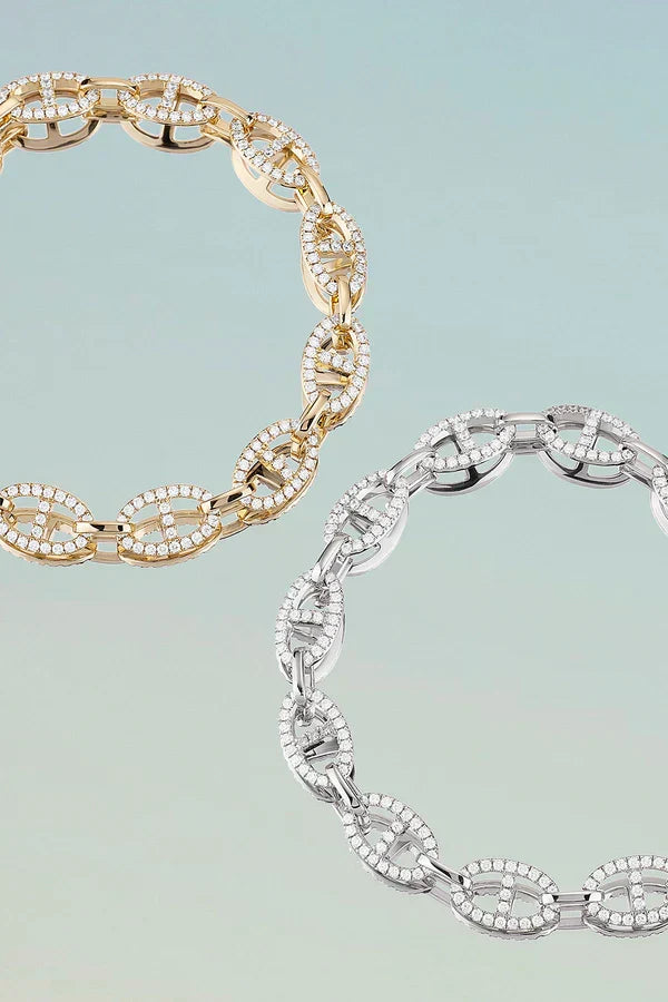 Soft white gold bracelet with delicate details
