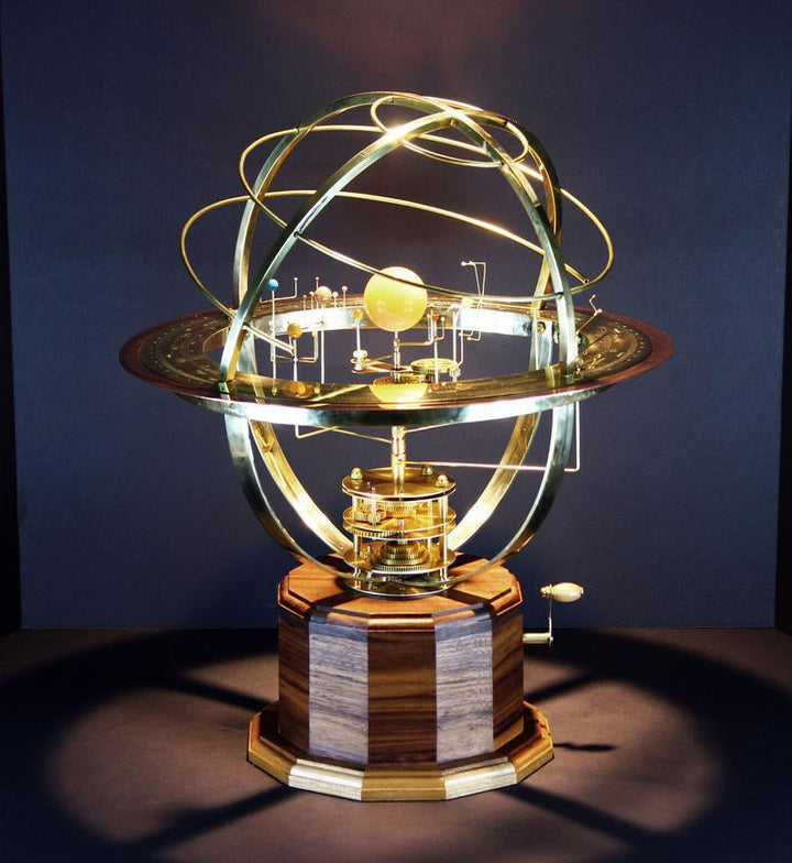 Large orrery model of the solar system – detailed representation of the planets