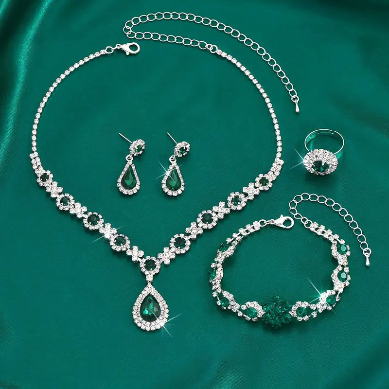 Elegant white gold jewellery set with refined details