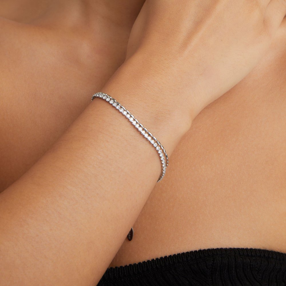 Elegant silver bracelet with sparkling crystals