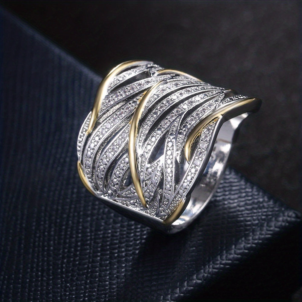 Refined twisted ring in rose gold