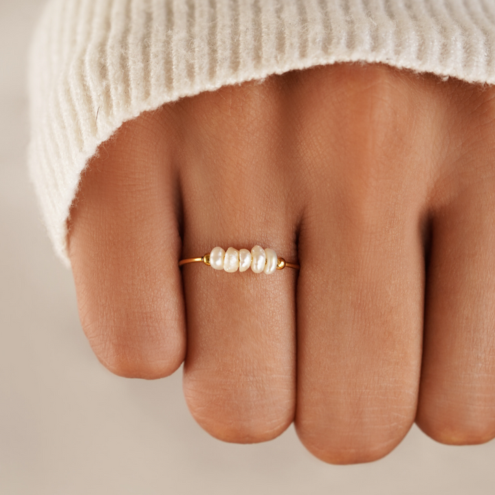 Elegant freshwater pearl ring