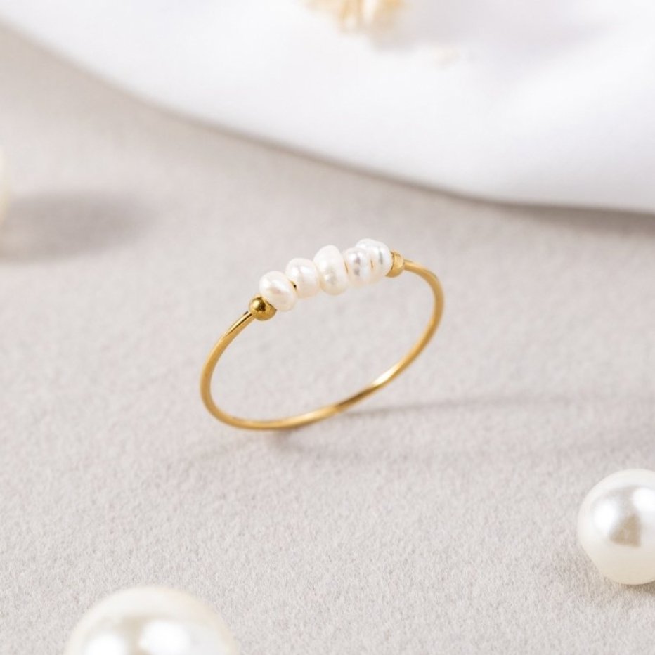 Elegant freshwater pearl ring