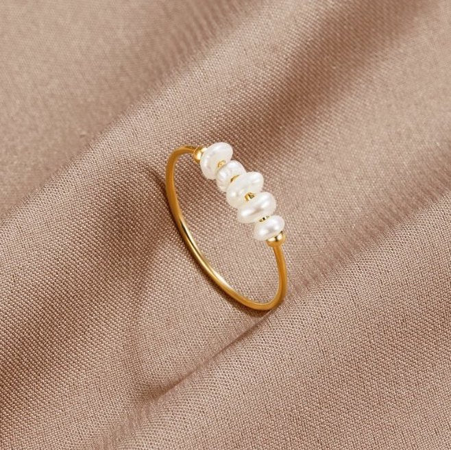 Elegant freshwater pearl ring in soft silver