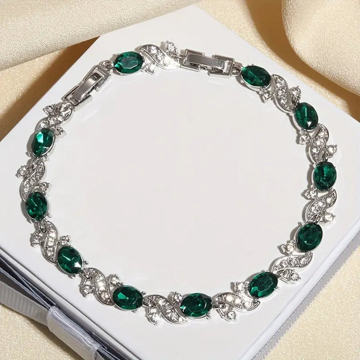 Elegant White Gold Bracelet with Refined Details