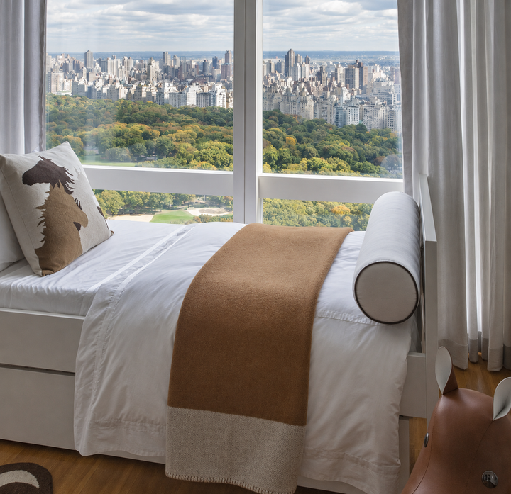 Elegant Wool and Cashmere Blanket for a Luxury Home