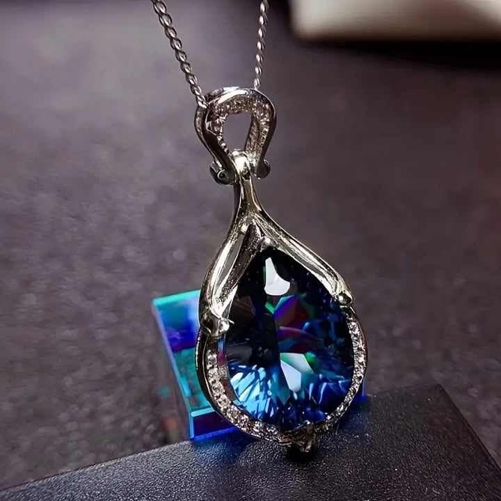 Elegant white gold necklace with refined details