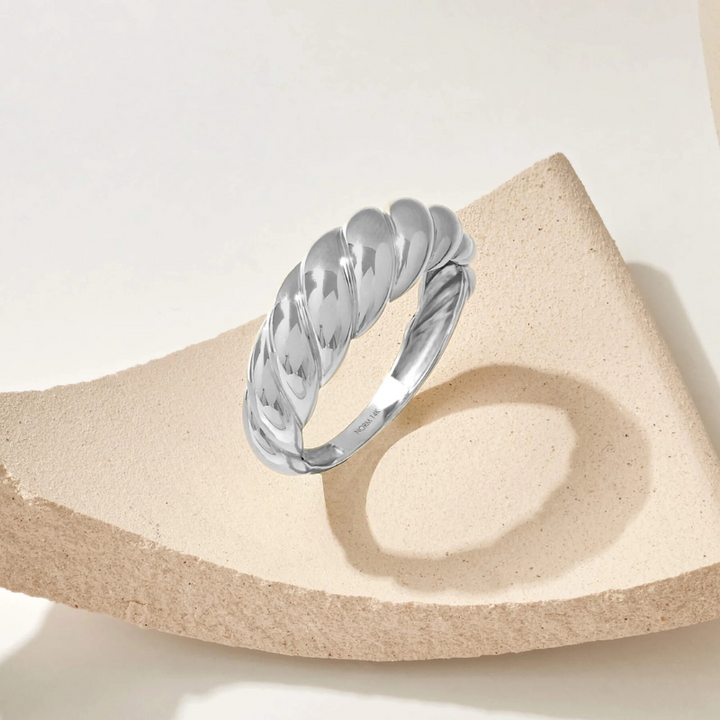 Elegant white gold ring with refined waves