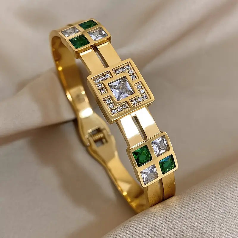 Elegant Gold Bracelet with Refined Details