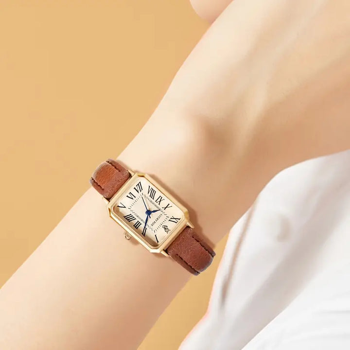 Elegant gold watch with a refined little stone