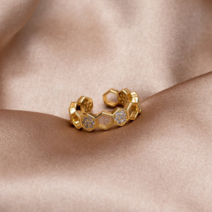 Refined gold ring with sparkling crystals