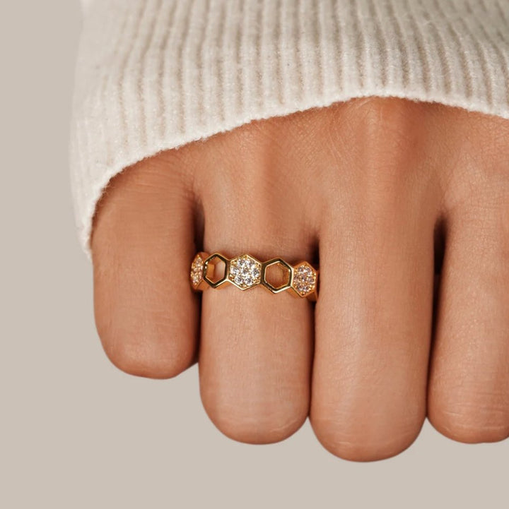 Refined gold ring with sparkling crystals