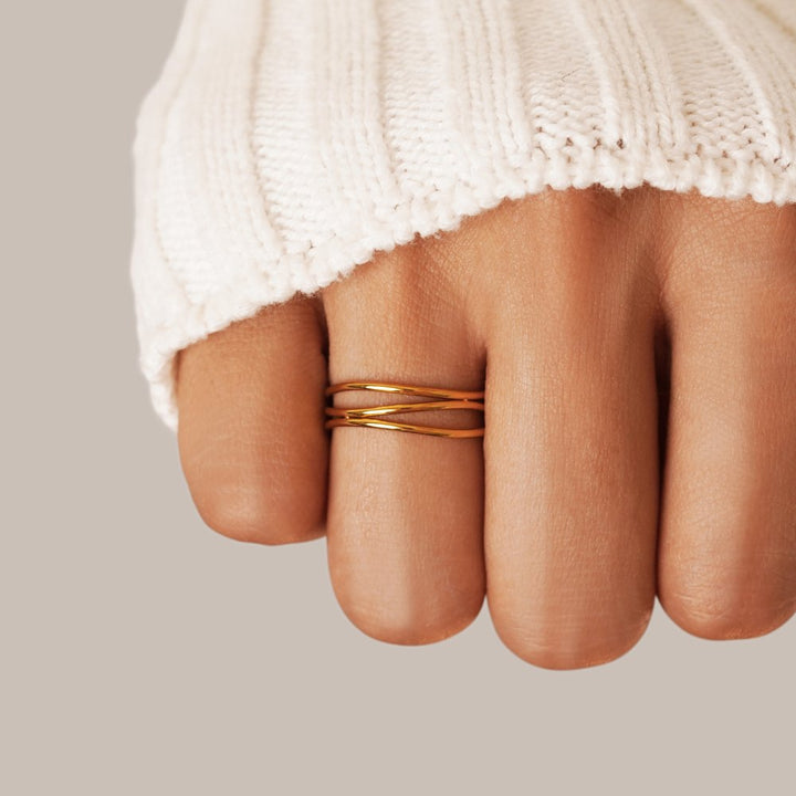 Refined gold ring with endless loop
