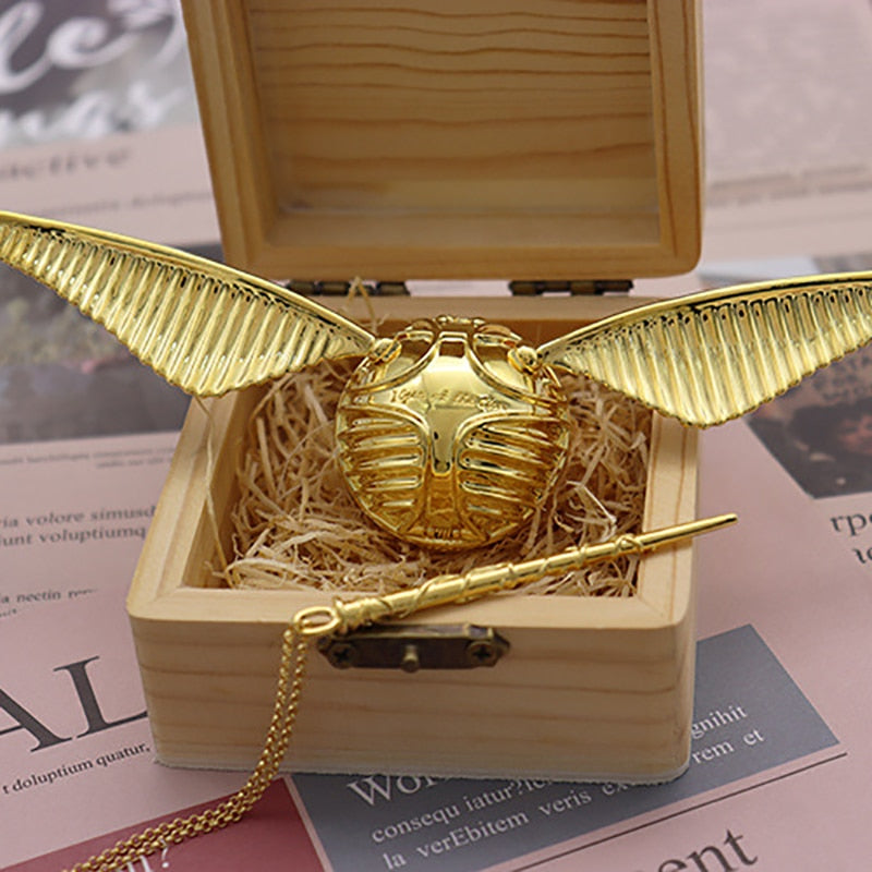 Ring Box with Golden Wings – Luxurious Portable Jewellery Case
