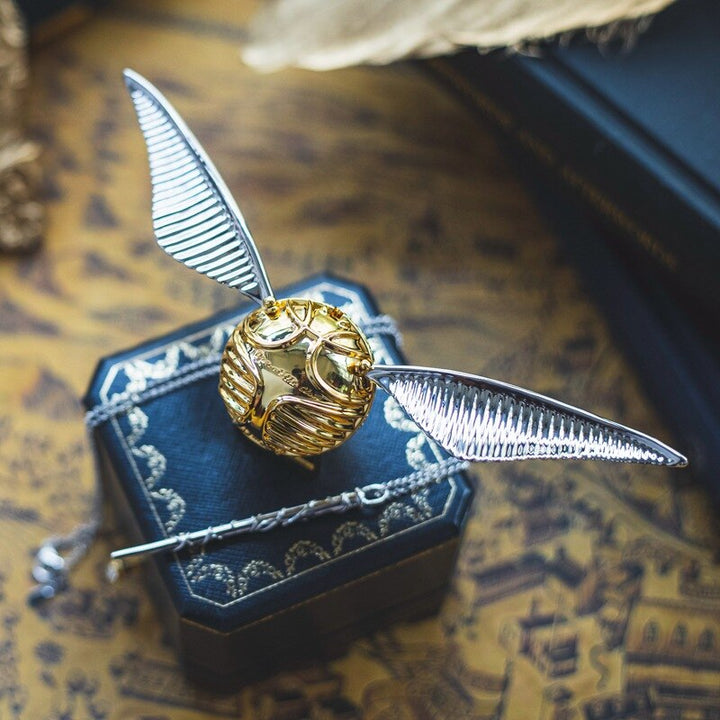 Ring Box with Golden Wings – Luxurious Portable Jewellery Case