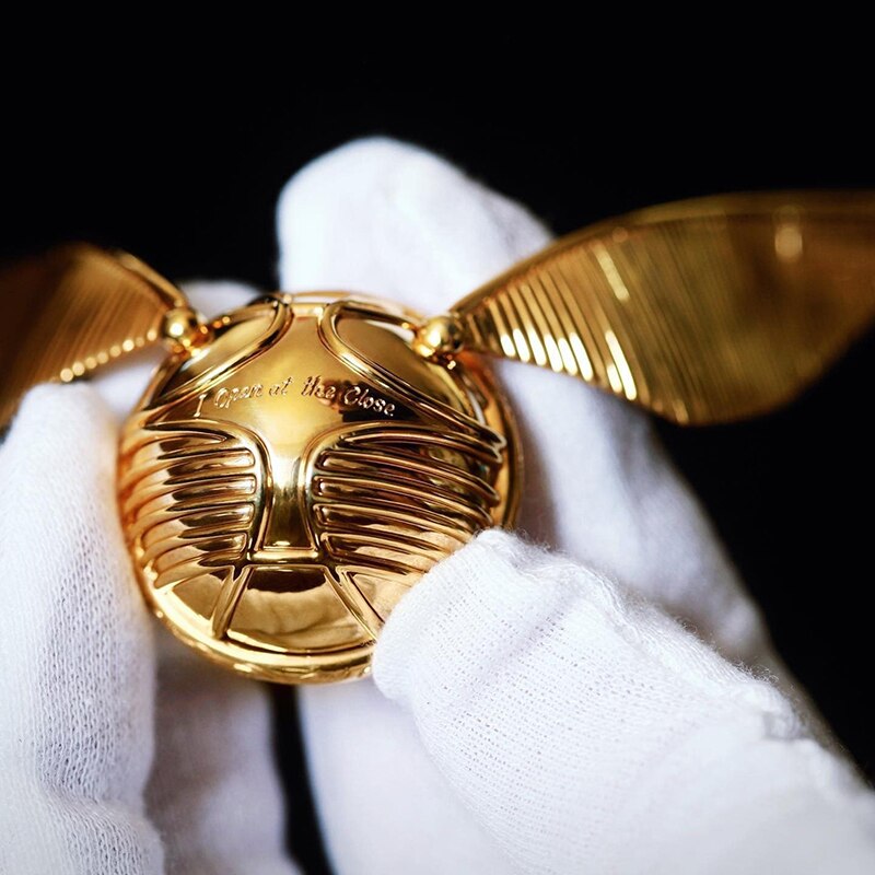Ring Box with Golden Wings – Luxurious Portable Jewellery Case