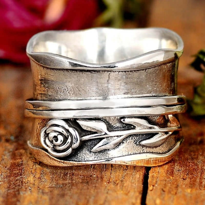 Handmade Silver Ring with Flower Motif - Lila