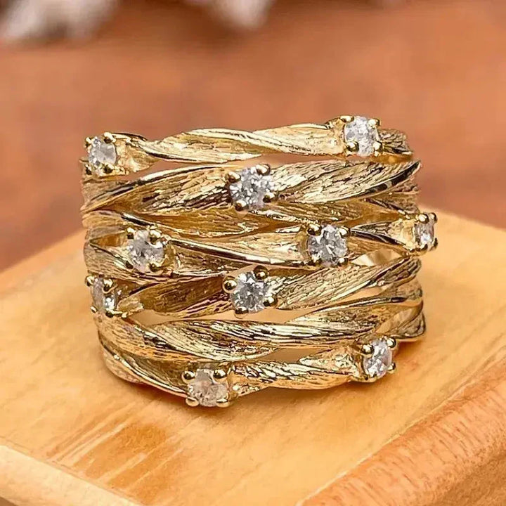 Elegant Gold Ring with Refined Details