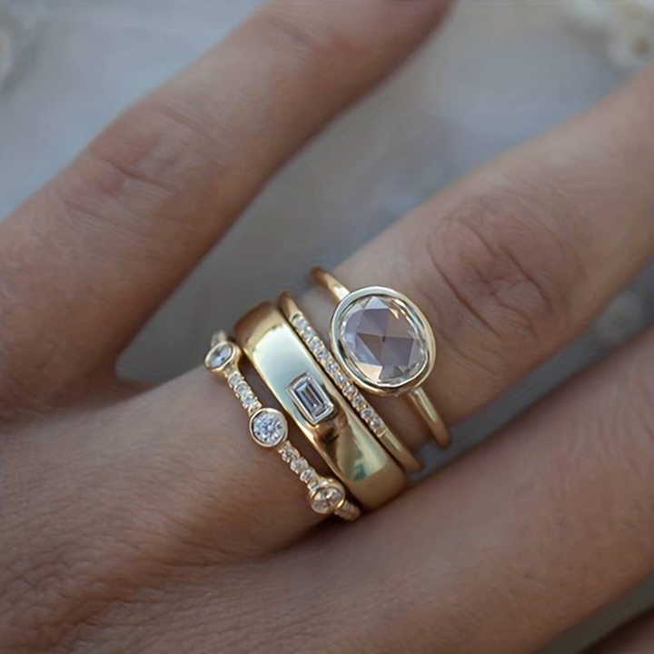Elegant Gold Ring with Cubic Zirconia in Vintage Style