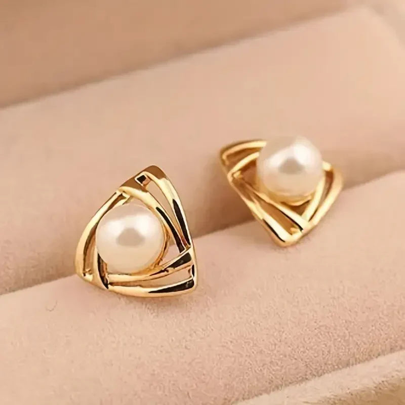 Elegant gold earrings with refined pearl