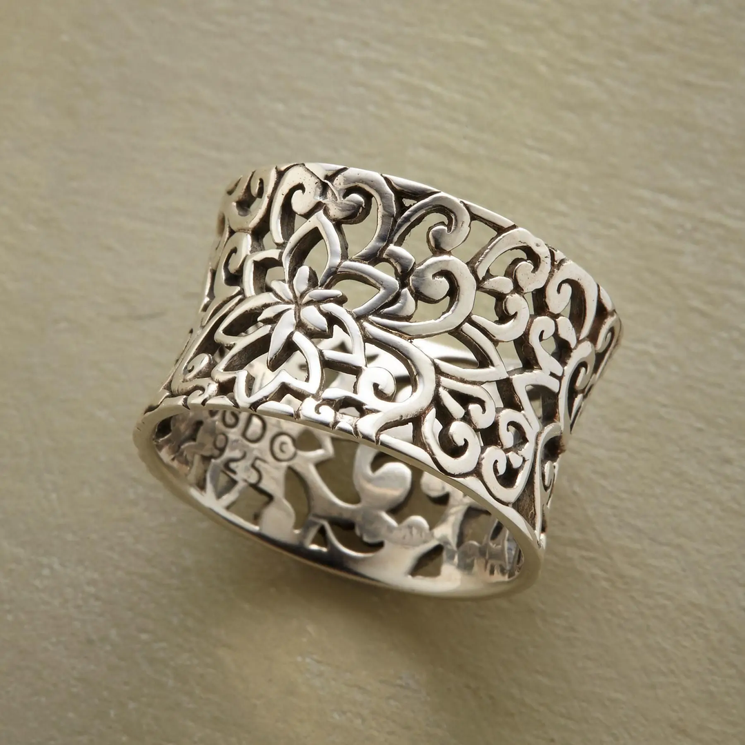 Elegant silver hollow ring with refined details