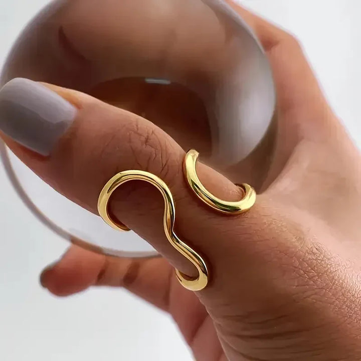 Wavy gold ring with organic shapes